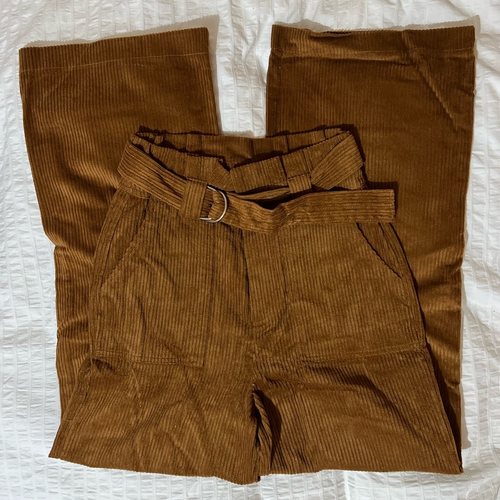 FOREVER 21
Brown corduroy straight pants